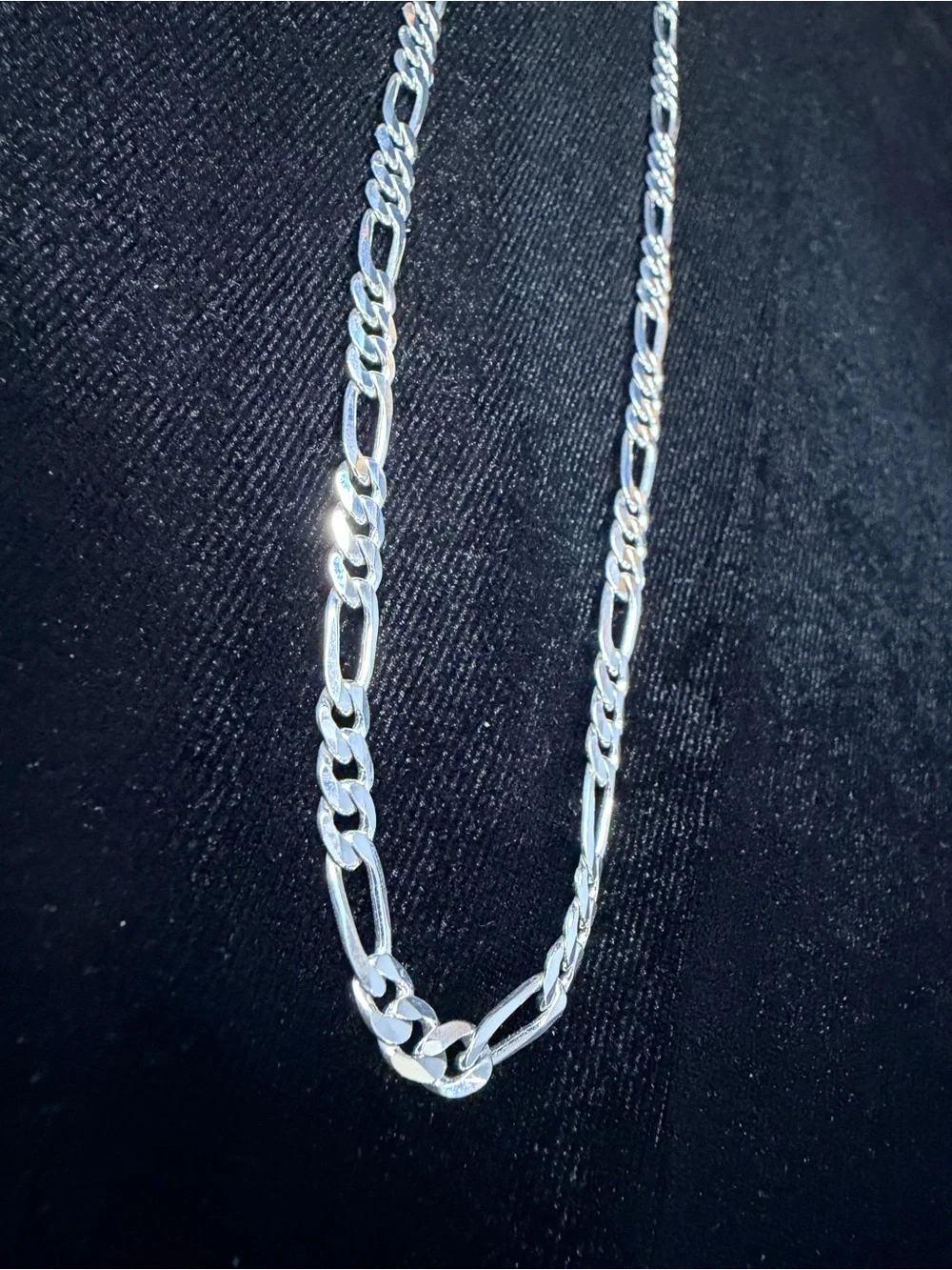 925 Stamped Sterling Silver Figaro 24in 4MM Necklace Lobster Clasp. 16g